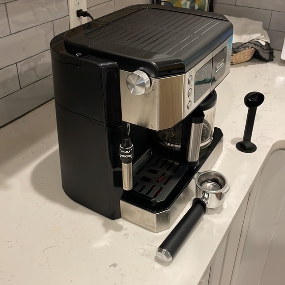 DēLonghi All-in-One Coffee & Espresso Maker with Adjustable Milk Frother - Picture 3 of 3